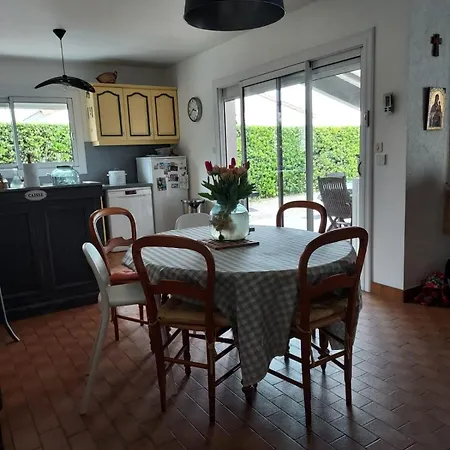 Maison Face A La