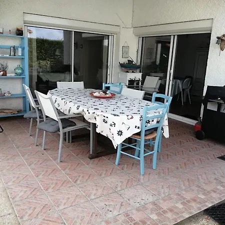 Maison Face A La *